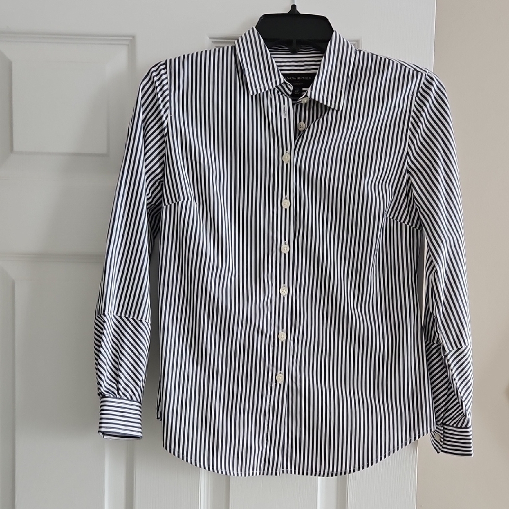 Banana Republic Women's Navy and White Striped Tailored Shirt